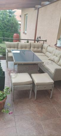 narożnik ogrodowy z wysokim stołem