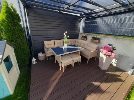 narożnik ogrodowy z wysokim stołem