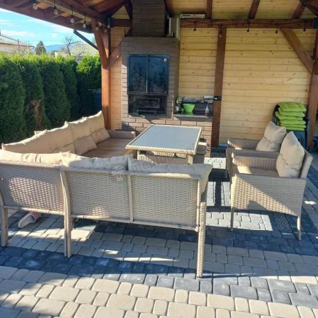 Technorattanowy narożnik z wysokim stołem, fotelami i pufami Perata Corner Plus – Natural