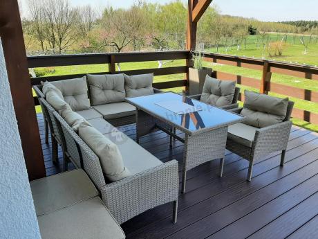 Technorattanowy narożnik z wysokim stołem, fotelami i pufami Perata Corner Plus – Natural