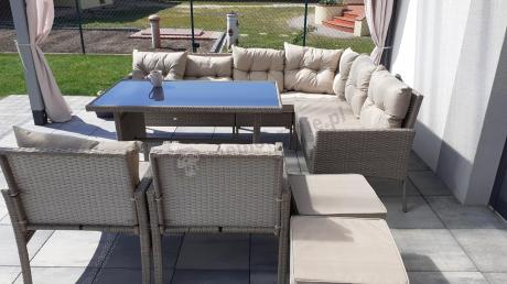 Technorattanowy narożnik z wysokim stołem, fotelami i pufami Perata Corner Plus – Natural