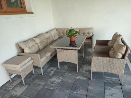 Technorattanowy narożnik z wysokim stołem, fotelami i pufami Perata Corner Plus – Natural