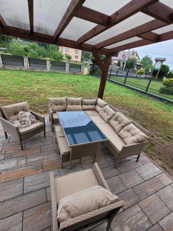 Technorattanowy narożnik z wysokim stołem, fotelami i pufami Perata Corner Plus – Natural