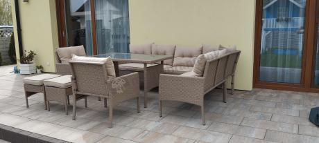 Technorattanowy narożnik z wysokim stołem, fotelami i pufami Perata Corner Plus – Natural