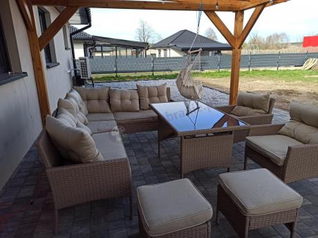 Technorattanowy narożnik z wysokim stołem, fotelami i pufami Perata Corner Plus – Natural