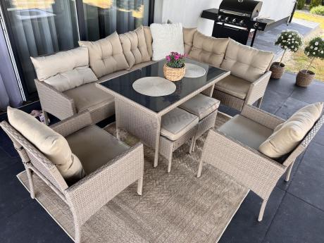 Technorattanowy narożnik z wysokim stołem, fotelami i pufami Perata Corner Plus – Natural