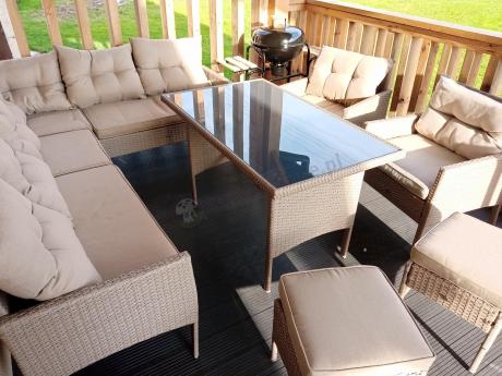 Technorattanowy narożnik z wysokim stołem, fotelami i pufami Perata Corner Plus – Natural