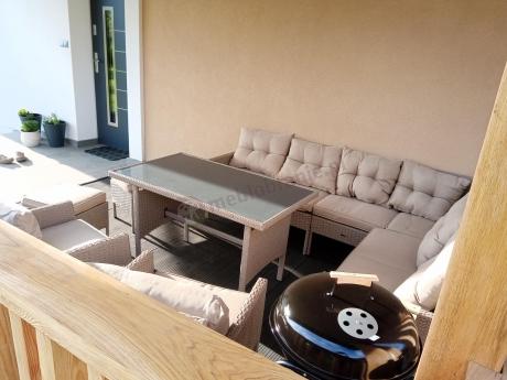 Technorattanowy narożnik z wysokim stołem, fotelami i pufami Perata Corner Plus – Natural