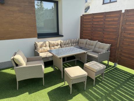 Technorattanowy narożnik z wysokim stołem, fotelami i pufami Perata Corner Plus – Natural