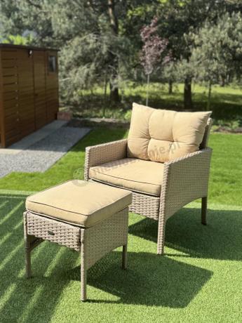 Technorattanowy narożnik z wysokim stołem, fotelami i pufami Perata Corner Plus – Natural