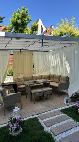 Technorattanowy narożnik z wysokim stołem, fotelami i pufami Perata Corner Plus – Natural