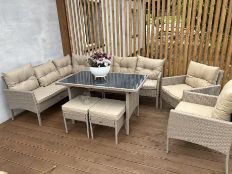 Technorattanowy narożnik z wysokim stołem, fotelami i pufami Perata Corner Plus – Natural