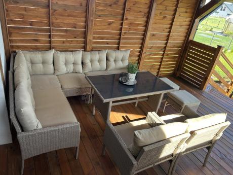 Technorattanowy narożnik z wysokim stołem, fotelami i pufami Perata Corner Plus – Natural