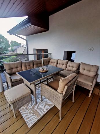 Technorattanowy narożnik z wysokim stołem, fotelami i pufami Perata Corner Plus – Natural