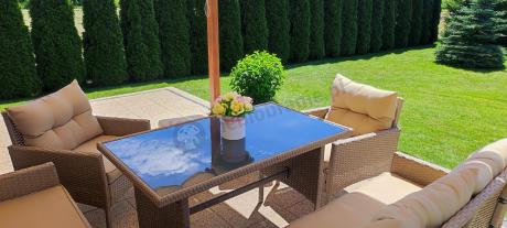 Technorattanowy narożnik z wysokim stołem, fotelami i pufami Perata Corner Plus – Natural