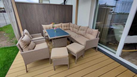 Technorattanowy narożnik z wysokim stołem, fotelami i pufami Perata Corner Plus – Natural