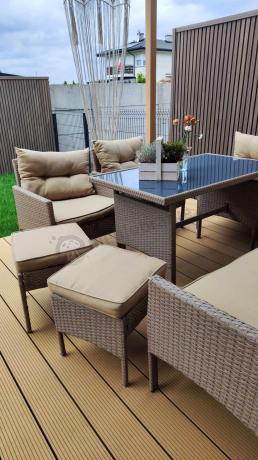 Technorattanowy narożnik z wysokim stołem, fotelami i pufami Perata Corner Plus – Natural