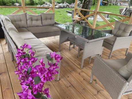 Technorattanowy narożnik z wysokim stołem, fotelami i pufami Perata Corner Plus – Natural