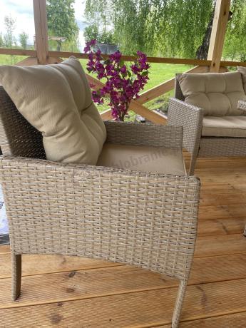 Technorattanowy narożnik z wysokim stołem, fotelami i pufami Perata Corner Plus – Natural