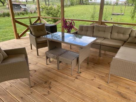 Technorattanowy narożnik z wysokim stołem, fotelami i pufami Perata Corner Plus – Natural