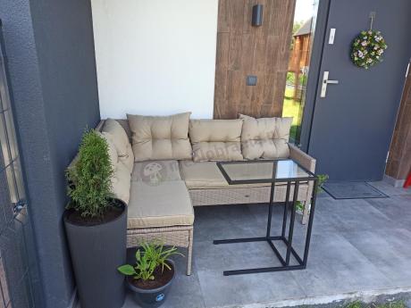 Technorattanowy narożnik z wysokim stołem, fotelem i pufami Perata Corner – Natural