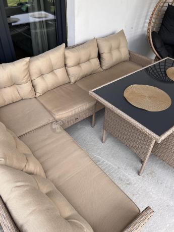 Technorattanowy narożnik z wysokim stołem, fotelem i pufami Perata Corner – Natural