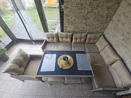 Technorattanowy narożnik z wysokim stołem, fotelem i pufami Perata Corner – Natural