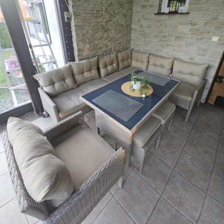 Technorattanowy narożnik z wysokim stołem, fotelem i pufami Perata Corner – Natural