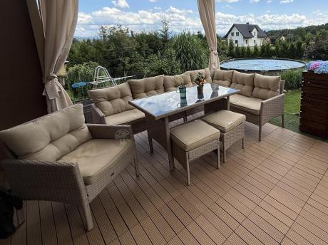 Technorattanowy narożnik z wysokim stołem, fotelem i pufami Perata Corner – Natural