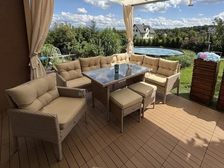 Technorattanowy narożnik z wysokim stołem, fotelem i pufami Perata Corner – Natural