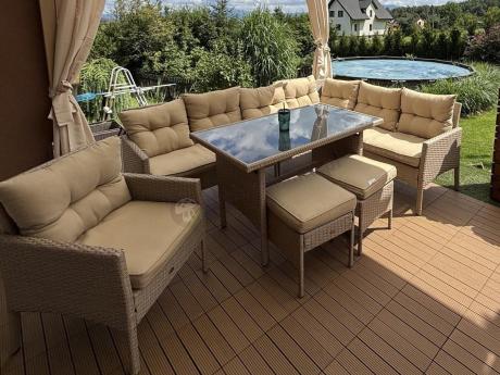 Technorattanowy narożnik z wysokim stołem, fotelem i pufami Perata Corner – Natural