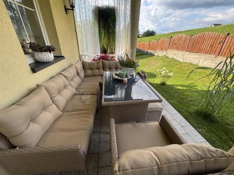 Technorattanowy narożnik z wysokim stołem, fotelem i pufami Perata Corner – Natural