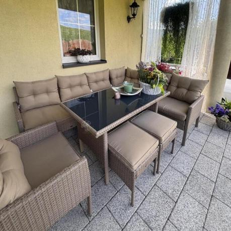 Technorattanowy narożnik z wysokim stołem, fotelem i pufami Perata Corner – Natural