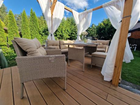 Technorattanowy narożnik z wysokim stołem, fotelem i pufami Perata Corner – Natural