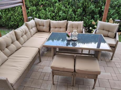 Technorattanowy narożnik z wysokim stołem, fotelem i pufami Perata Corner – Natural