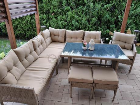 Technorattanowy narożnik z wysokim stołem, fotelem i pufami Perata Corner – Natural