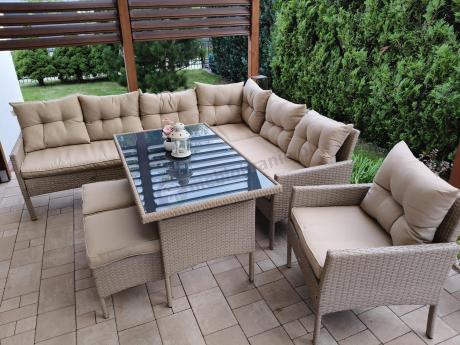 Technorattanowy narożnik z wysokim stołem, fotelem i pufami Perata Corner – Natural