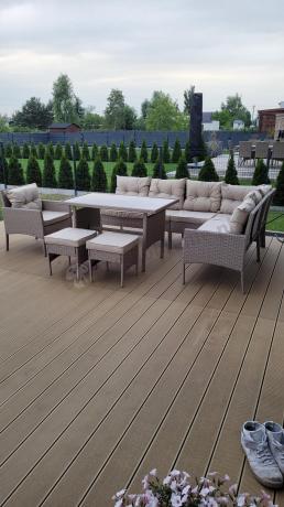 Technorattanowy narożnik z wysokim stołem, fotelem i pufami Perata Corner – Natural