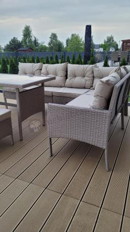 Technorattanowy narożnik z wysokim stołem, fotelem i pufami Perata Corner – Natural