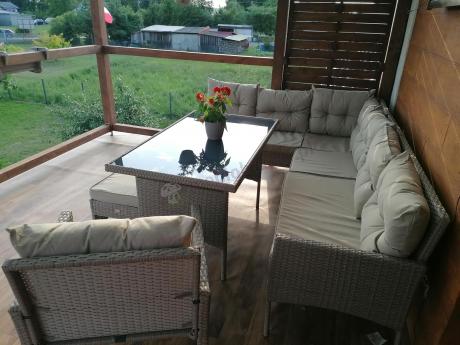 Technorattanowy narożnik z wysokim stołem, fotelem i pufami Perata Corner – Natural