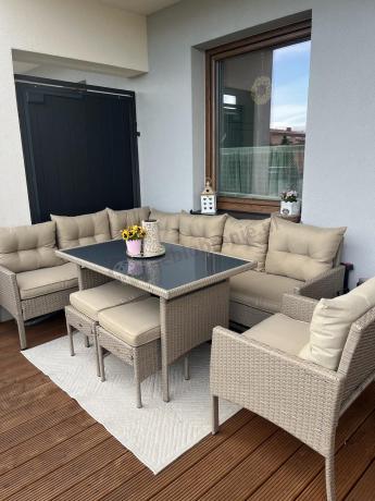 Technorattanowy narożnik z wysokim stołem, fotelem i pufami Perata Corner – Natural