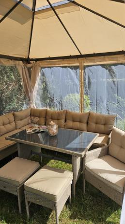 Technorattanowy narożnik z wysokim stołem, fotelem i pufami Perata Corner – Natural