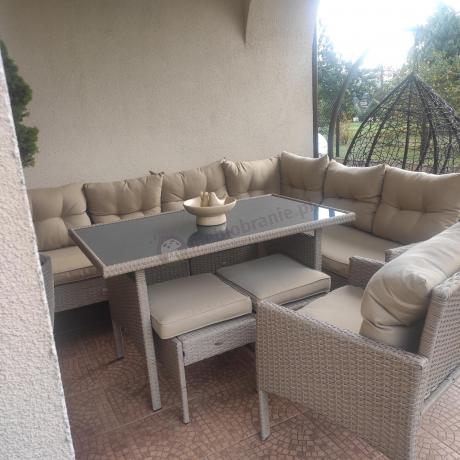 Technorattanowy narożnik z wysokim stołem, fotelem i pufami Perata Corner – Natural