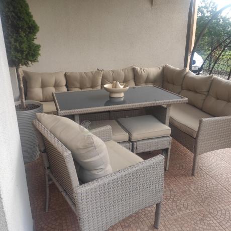 Technorattanowy narożnik z wysokim stołem, fotelem i pufami Perata Corner – Natural