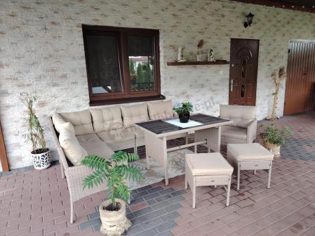 Technorattanowy narożnik z wysokim stołem, fotelem i pufami Perata Corner – Natural