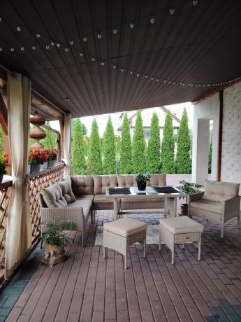 Technorattanowy narożnik z wysokim stołem, fotelem i pufami Perata Corner – Natural