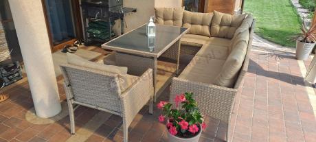 Technorattanowy narożnik z wysokim stołem, fotelem i pufami Perata Corner – Natural