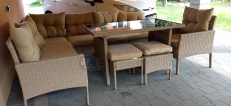 Technorattanowy narożnik z wysokim stołem, fotelem i pufami Perata Corner – Natural