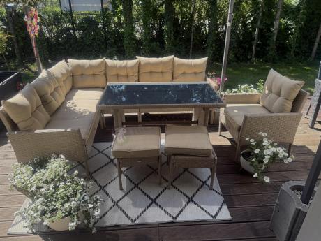 Technorattanowy narożnik z wysokim stołem, fotelem i pufami Perata Corner – Natural