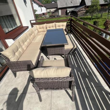 Technorattanowy narożnik ze stołem obiadowym pufami i fotelem Perata Corner Brown